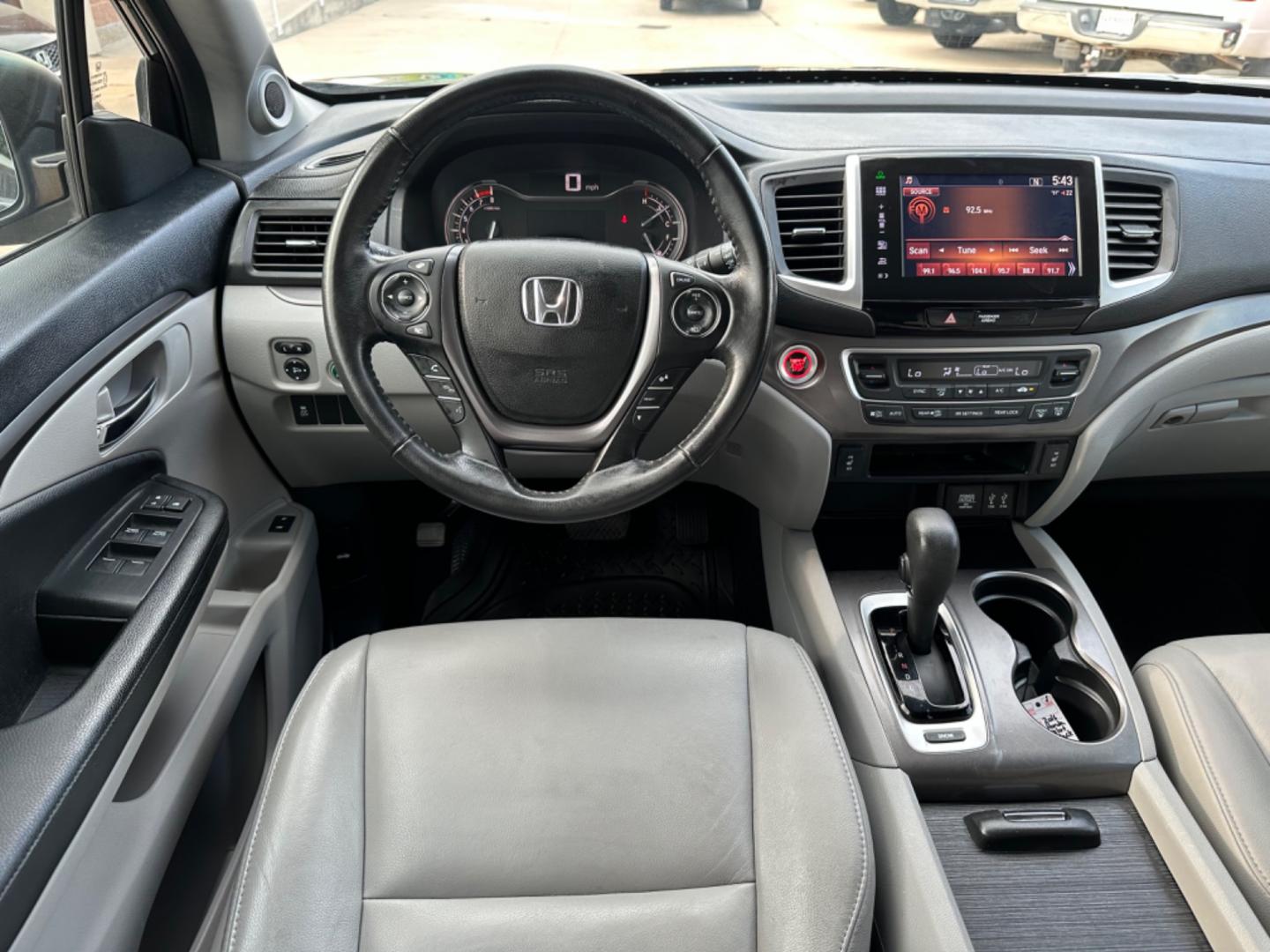 2016 Black /Silver Honda Pilot EX-L (5FNYF5H57GB) with an 3.5L engine, Automatic transmission, located at 1501 West 15th St., Houston, 77008, (713) 869-2925, 29.797941, -95.411789 - Photo#9